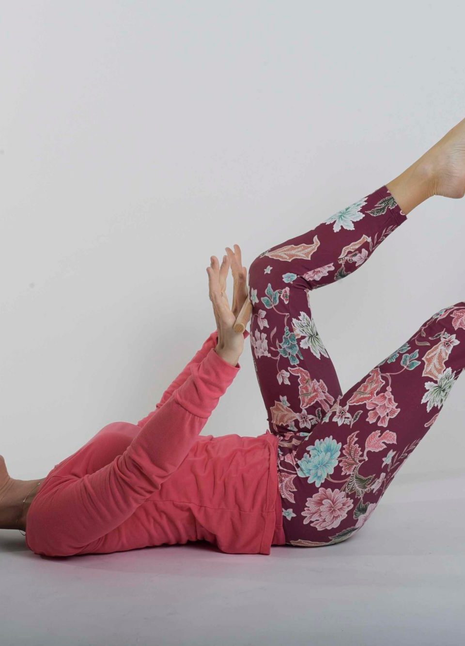 A woman with diastasis recti holding her hands on her abdomen.